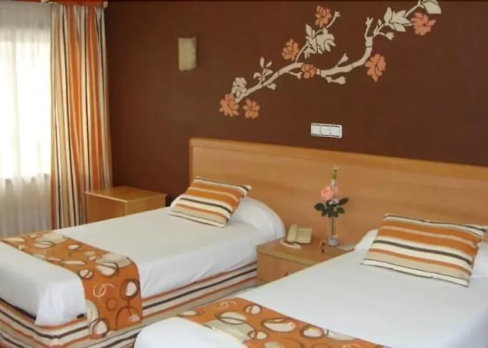 Almirante Hotel *