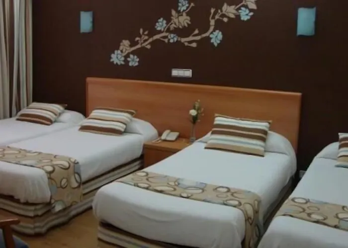 Almirante Hotel *